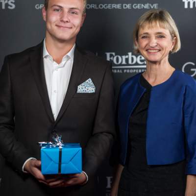 Nathan Roux Morand, Lauréat du Prix du Meilleur Jeune Elève 2021 et Fabienne Fischer, Conseillère d'Etat