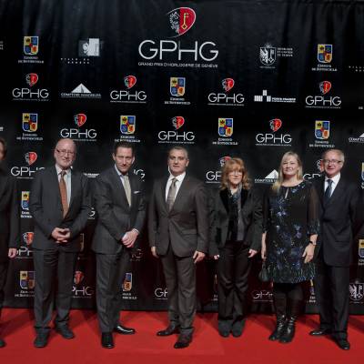 Huit membres du Jury 2012 (sur 14) : Denis Flageollet (De Bethune), Jean-Philippe Arm (Watch Around), Aurel Bacs (Christie’s), Dr. Rony Abi Nakhlé (Université Libano-Canadienne), Paula Pujia (Orologi-Le Misure del Tempo), Elizabeth Doerr (journaliste freelance), Dominique Fléchon (historien), Alexey Tarkhanov (Kommersant)
