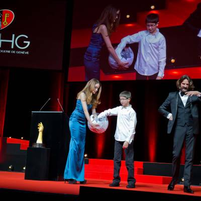 Lucky draw for the Public’s Award