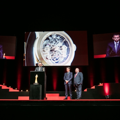 Stefano Macaluso (Directeur du Développent Produit et Design de Girard-Perregaux, marque lauréate du Prix de la Montre à Sonnerie 2015), avec Carlos Alonso et René Beyer (membres du jury)