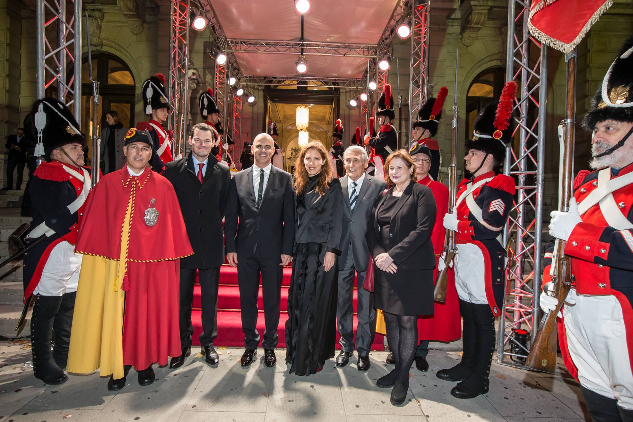 Pierre Maudet (State Councillor), with Alain Berset (Federal Councillor), Anja Wyden Guelpa (State chancellor), Carlo Lamprecht (President of the Foundation of the GPHG) and Esther Alder (Mayor of the City of Geneva)